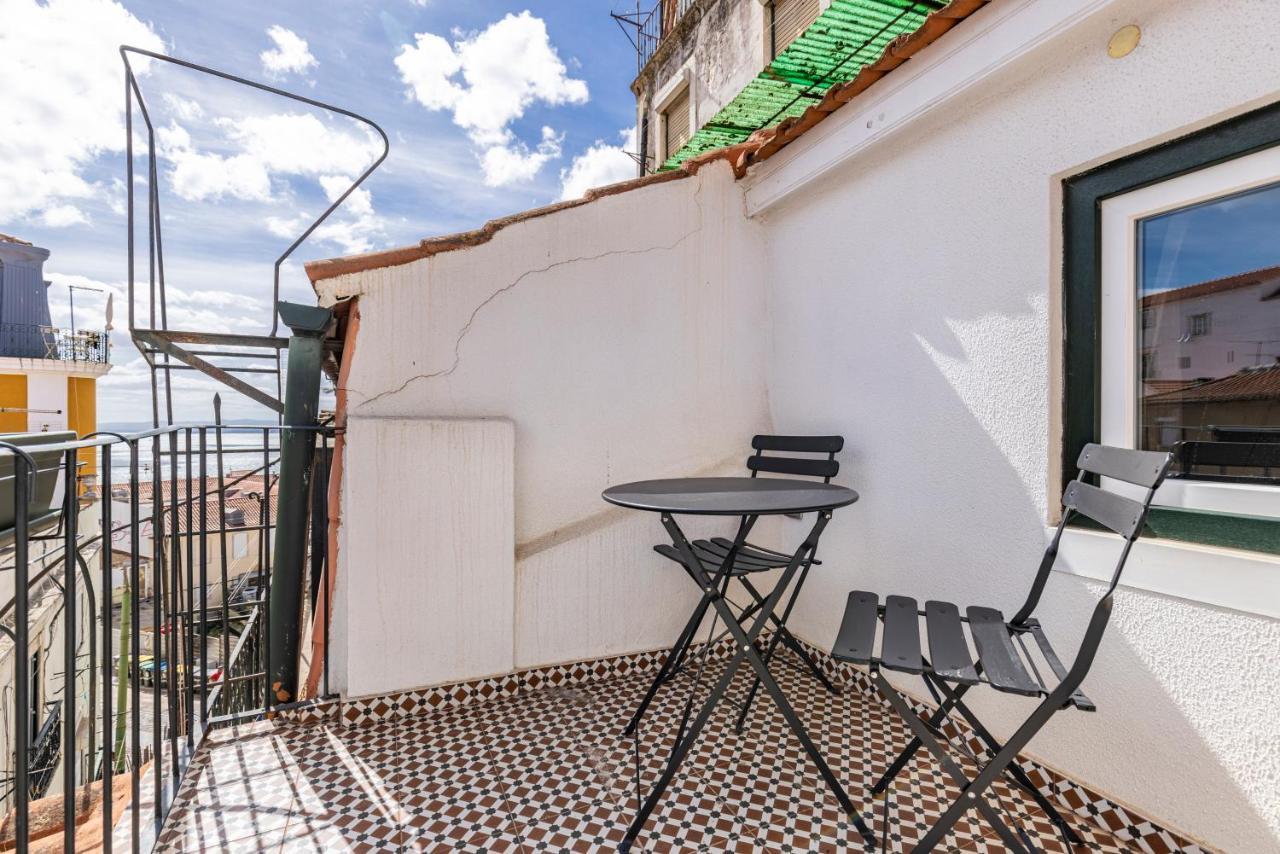 Alfama 2Bdr Duplex Apartment W/ Balcony By Lovelystay Лиссабон Экстерьер фото